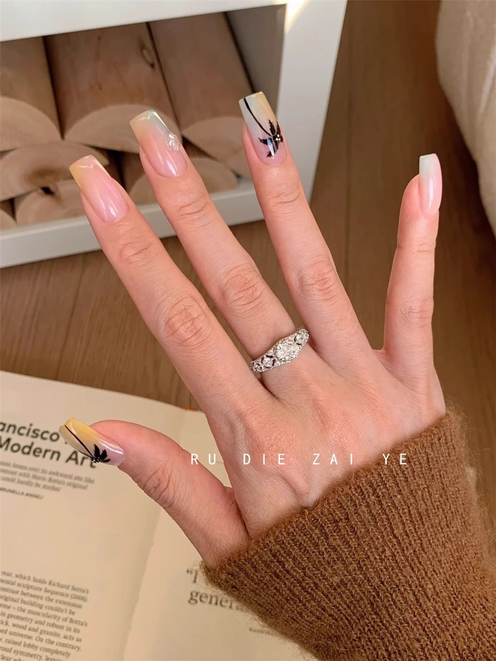 Vintage Fashion Center - White Gold Plated Irregular Openwork Solitaire
