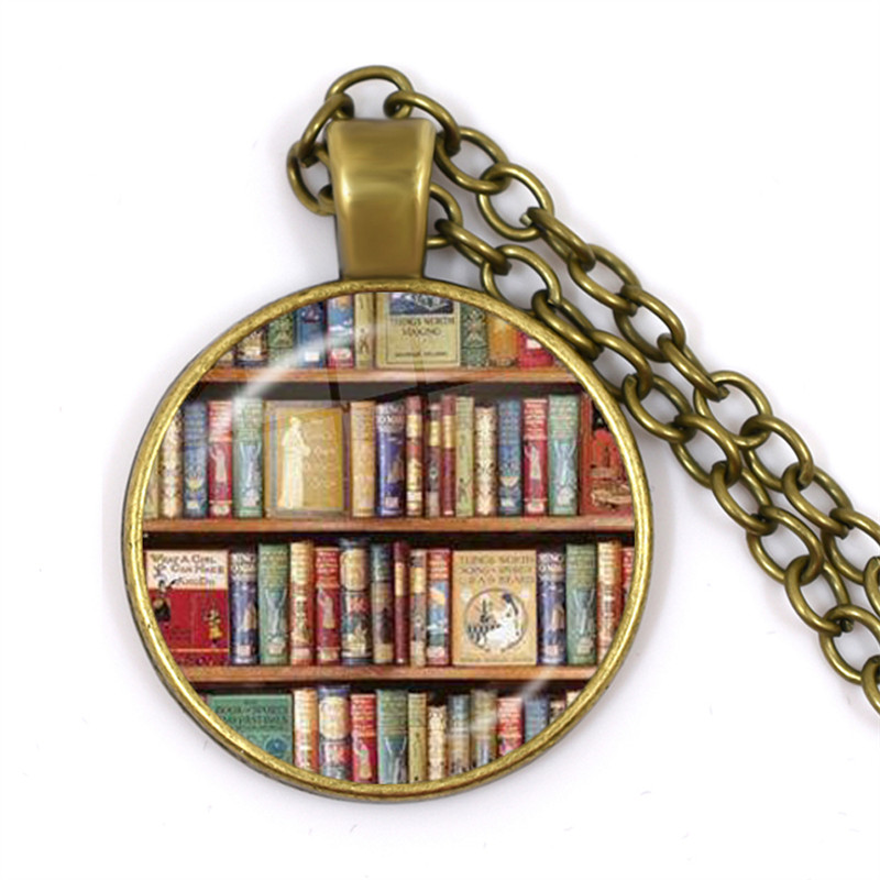 Hot Old Book Necklace Vintage  - Vintage Fashion Library avis et prix