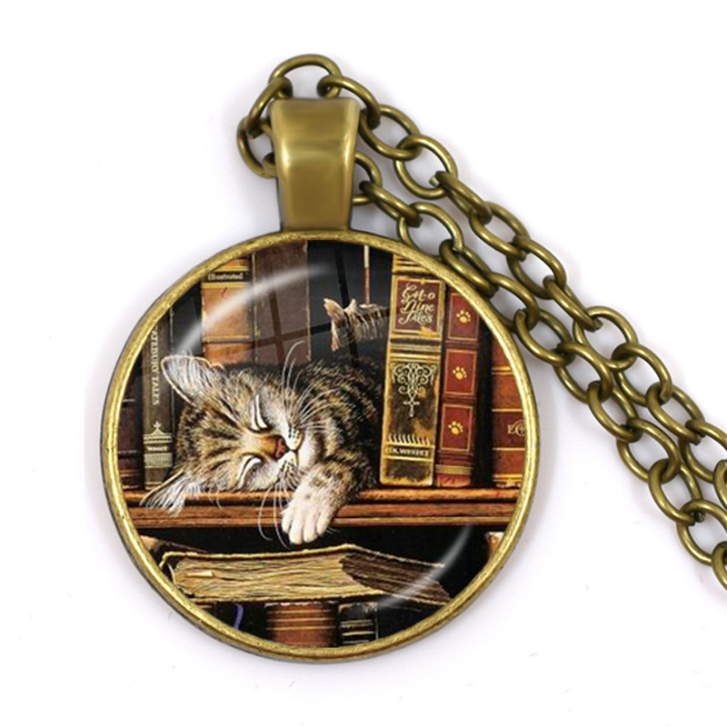 Hot Old Book Necklace Vintage  - Vintage Fashion Library avis et prix