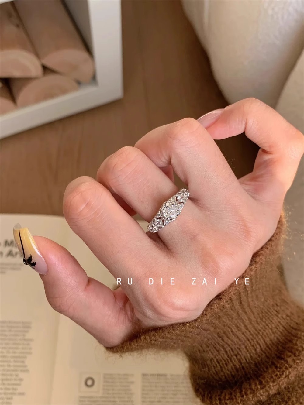 White Gold Plated Irregular Op - Vintage Fashion Center avis et prix
